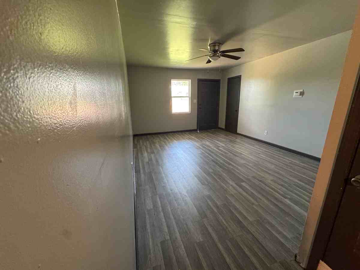 908 Ne 31st St #1 - Photo 2 of 12