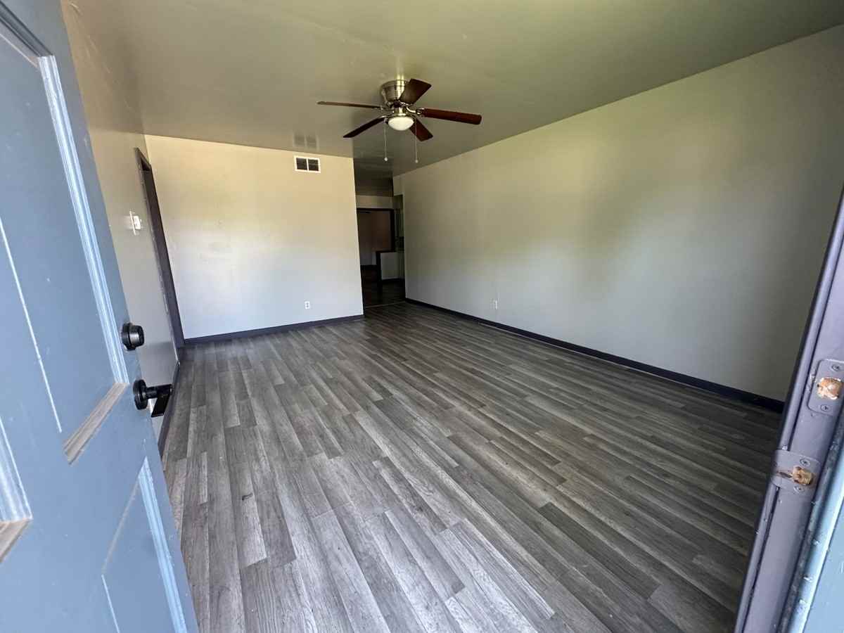 908 Ne 31st St #1 - Photo 3 of 12