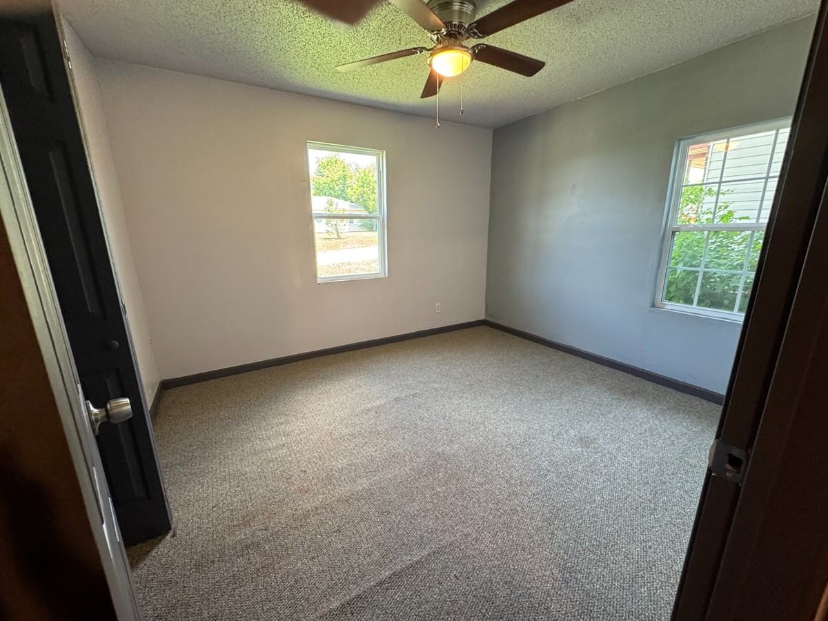 908 Ne 31st St #1 - Photo 7 of 12