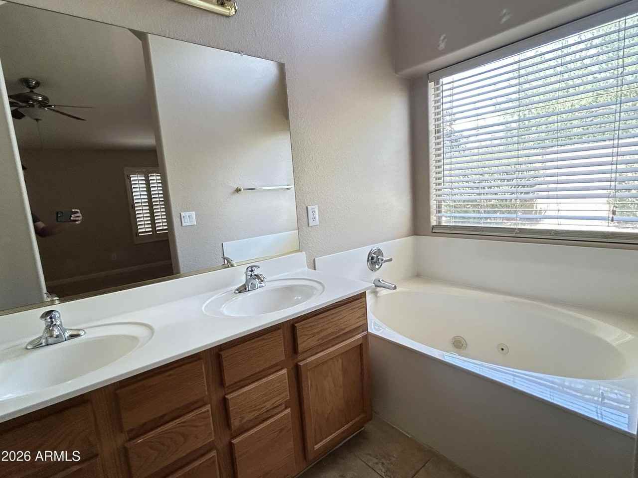 12406 W San Juan Ave - Photo 5 of 25