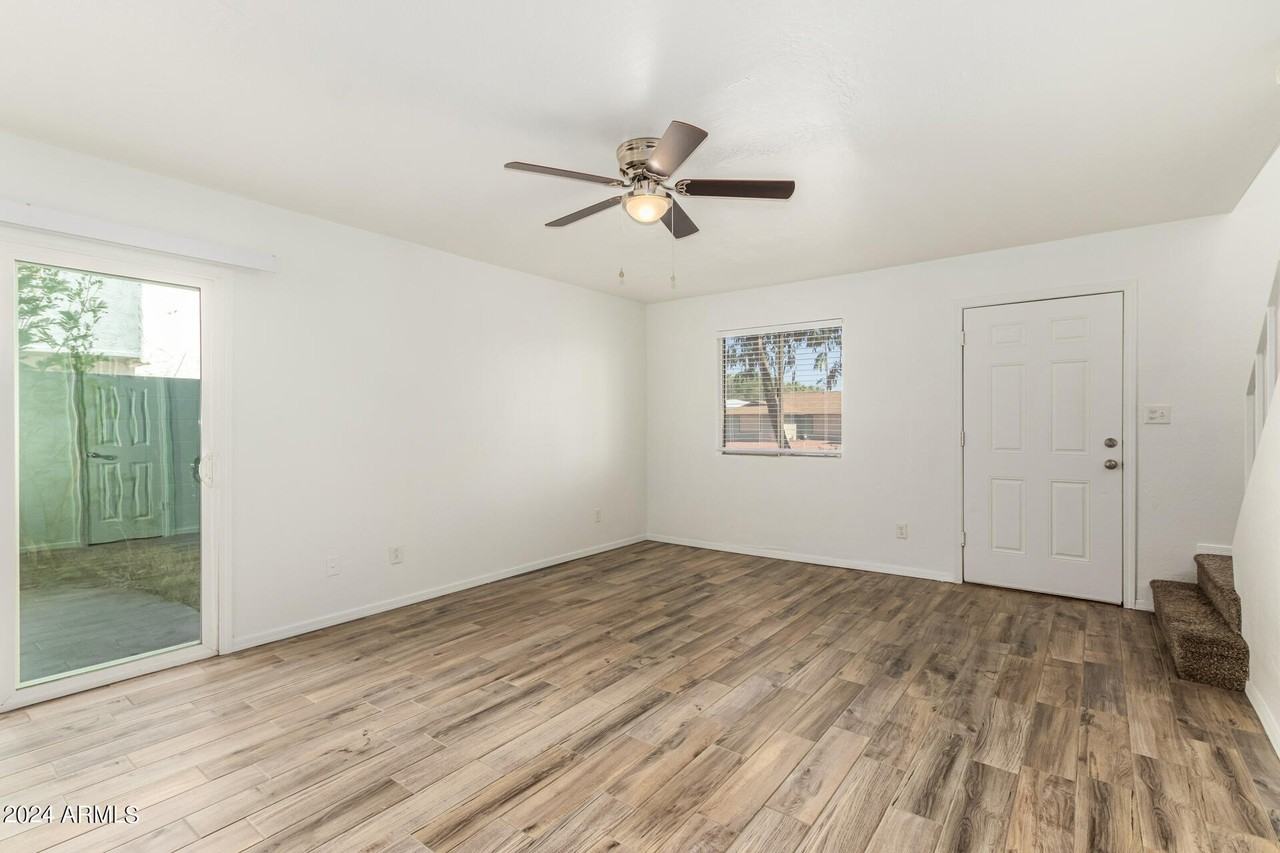 4718 W Orangewood Ave - Photo 5 of 29