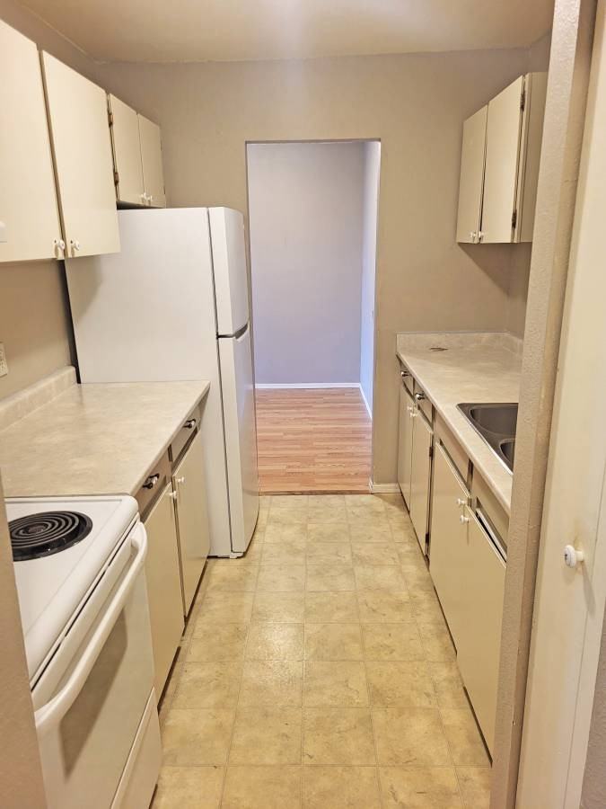 2181 Comox Avenue - Photo 3 of 8