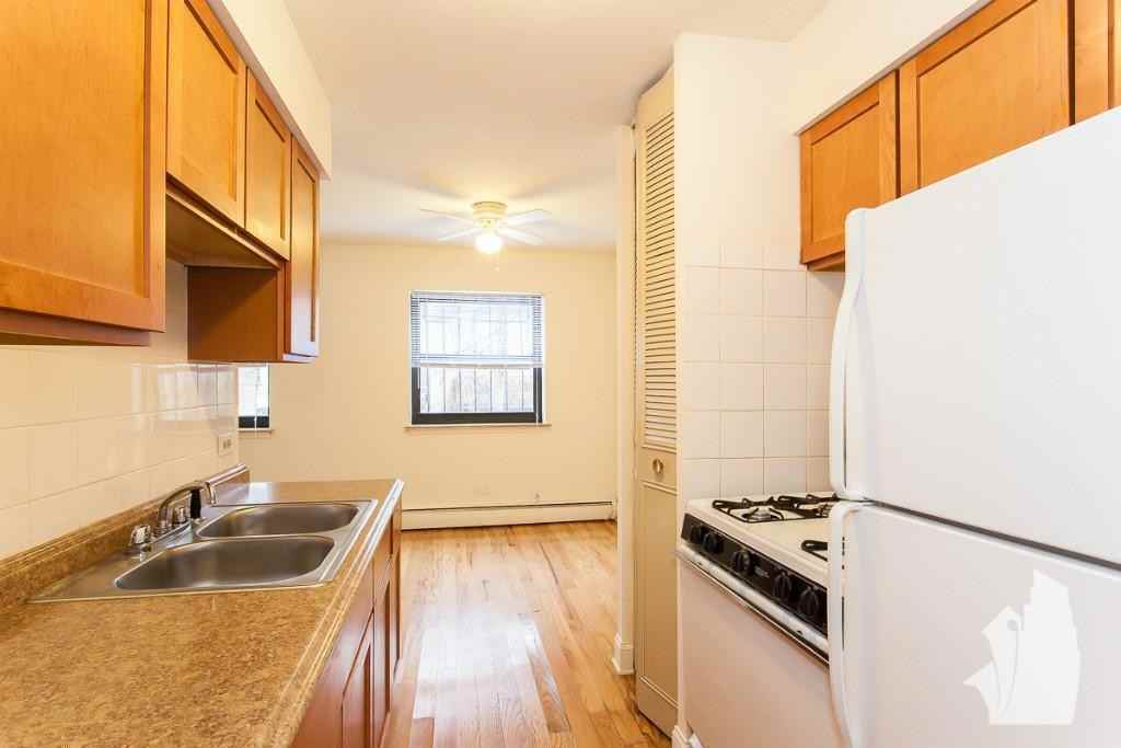 510 W Briar Pl #410 - Photo 7 of 8
