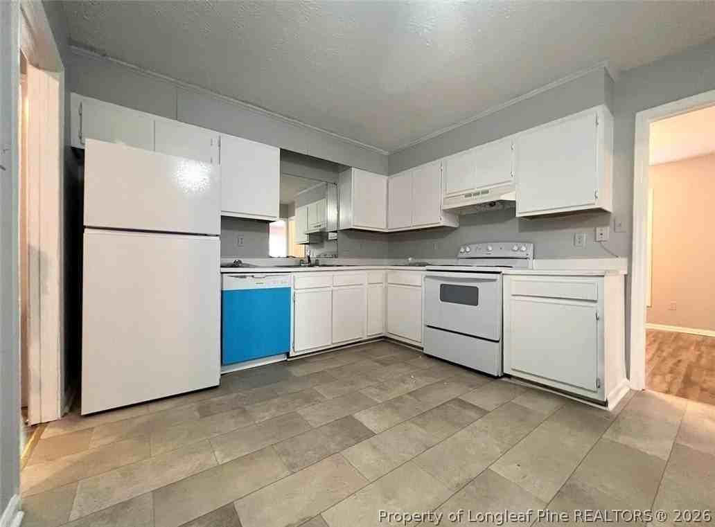 7013 Darnell St - Photo 4 of 44