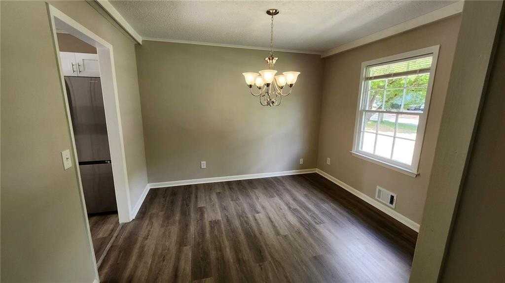 1007 Strawberry Ln - Photo 4 of 15