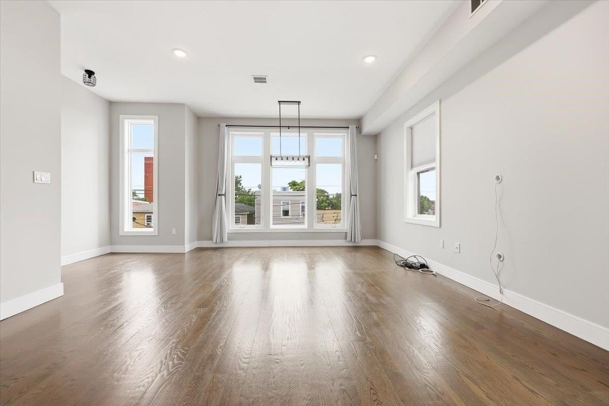 192 Congress St #2 - Photo 4 of 25