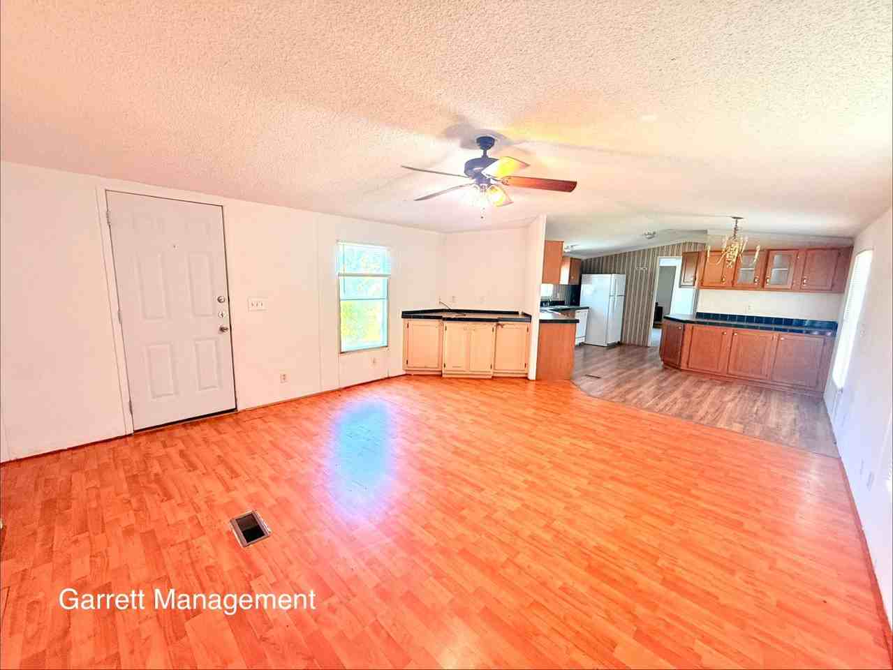 921 Seneca Dr - Photo 2 of 14