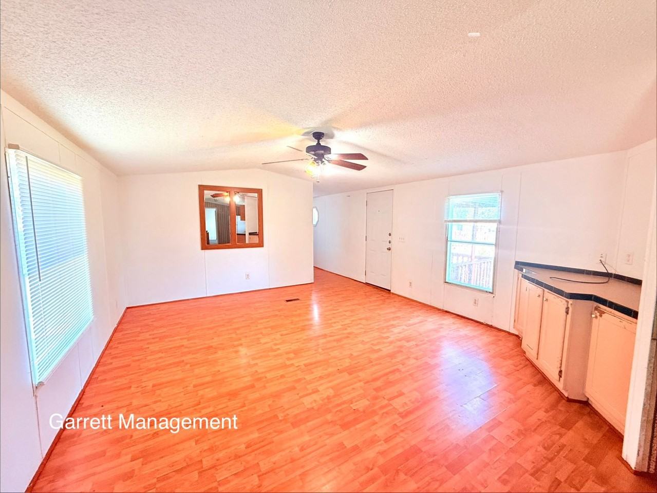 921 Seneca Dr - Photo 3 of 14