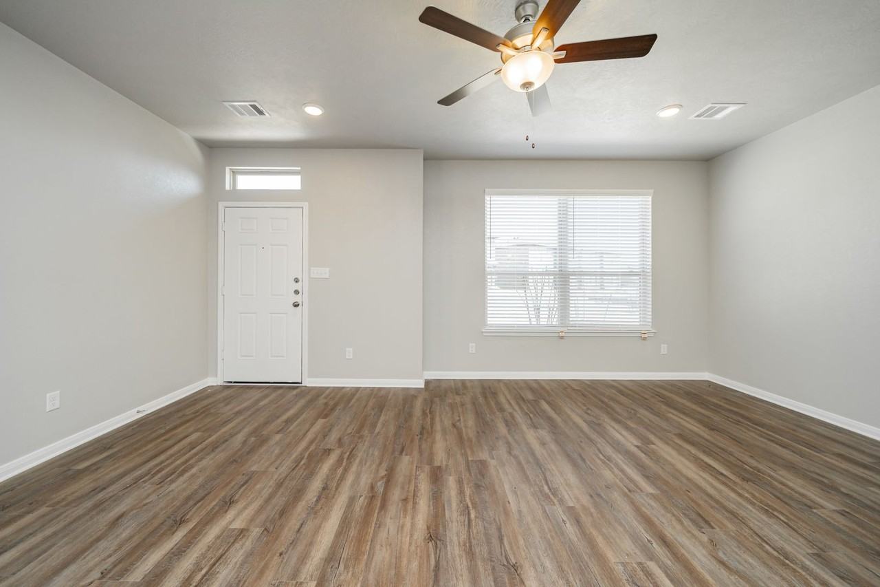 4089 Cross Park Dr #512 - Photo 4 of 44
