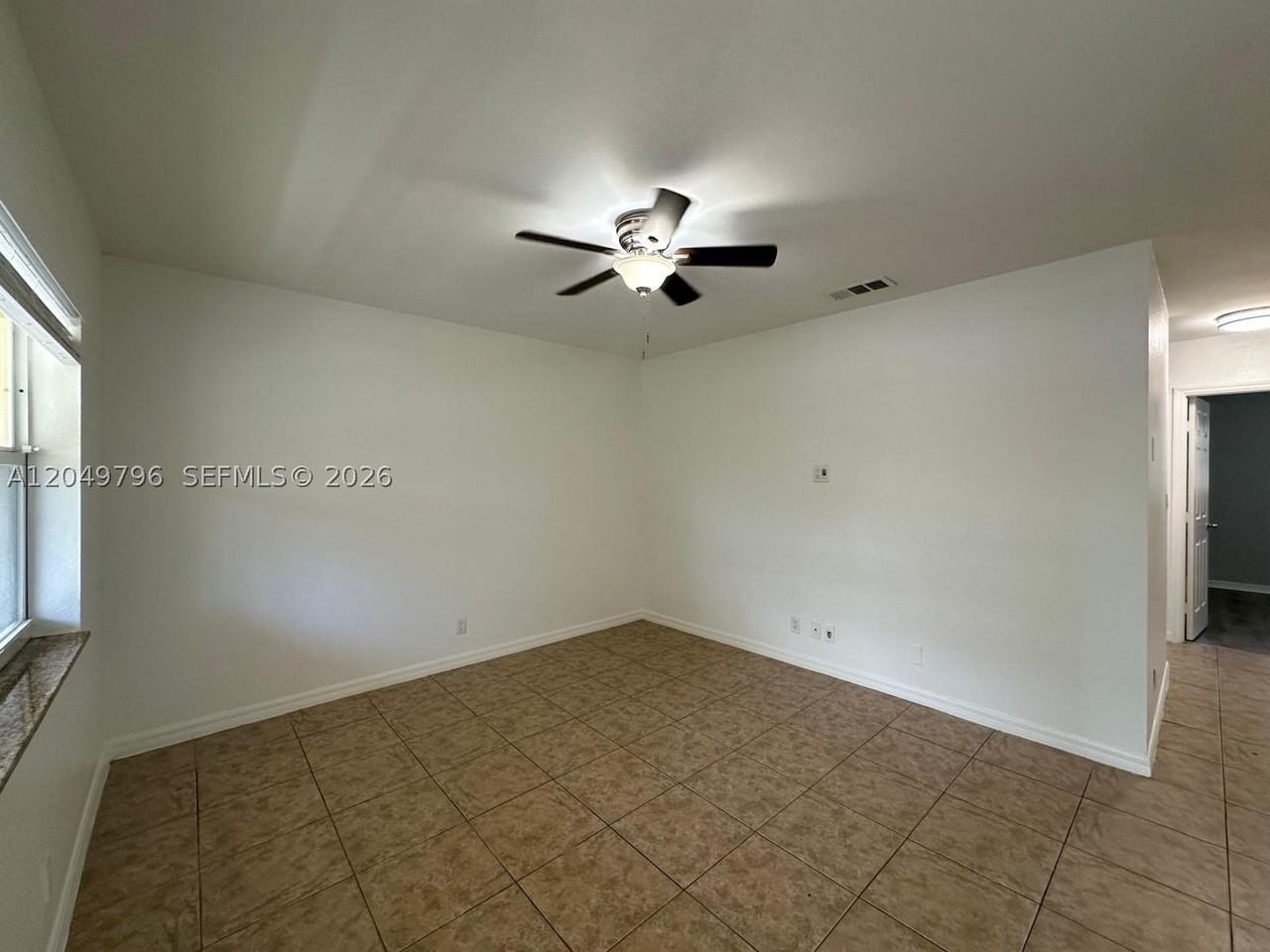 2640 Ne 8th Ave #17 - Photo 2 of 35