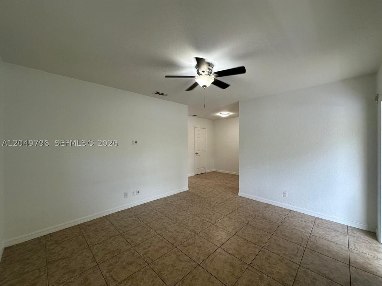 2640 Ne 8th Ave #17 - Photo 3 of 35