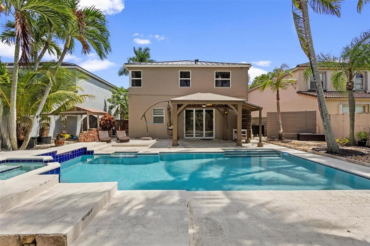 15835 Nw 7th St - Photo 4 of 8