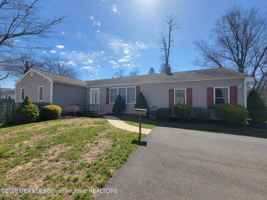 featured image of 1 Half Robin Drive