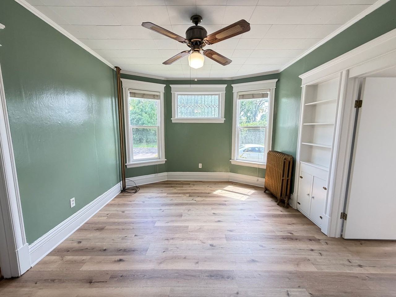 1128 Hammond Ave #1 - Photo 2 of 27