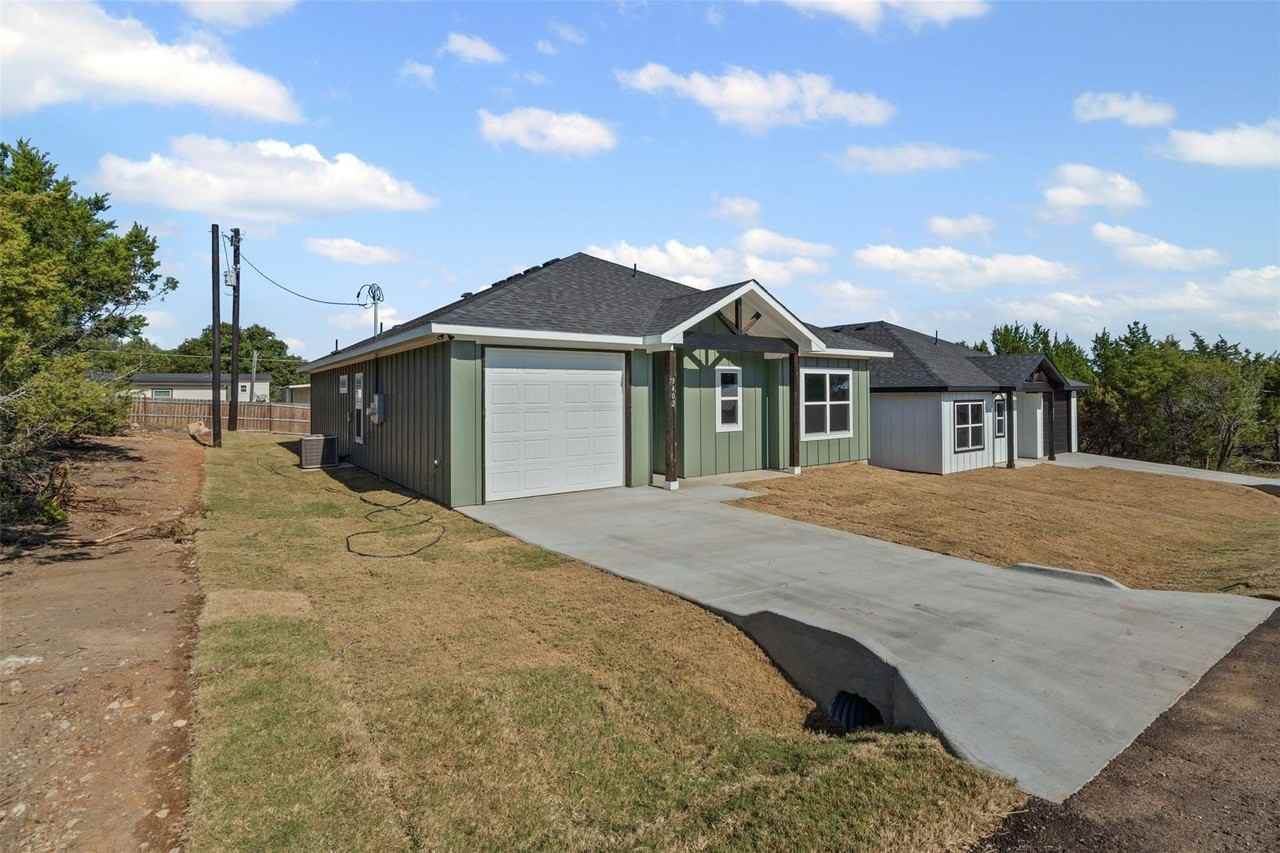 3402 Hilltop Rd - Photo 2 of 40