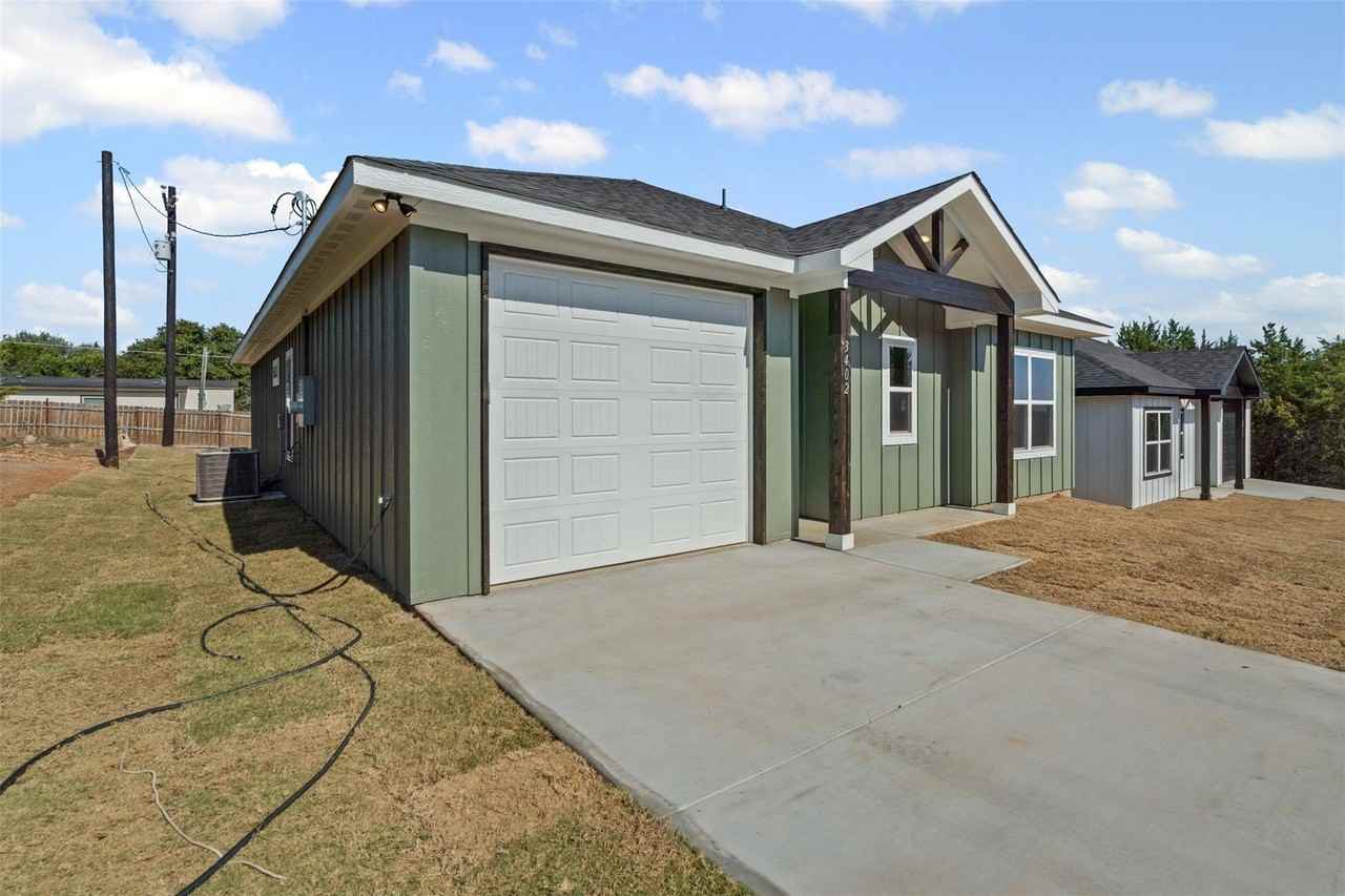 3402 Hilltop Rd - Photo 3 of 40