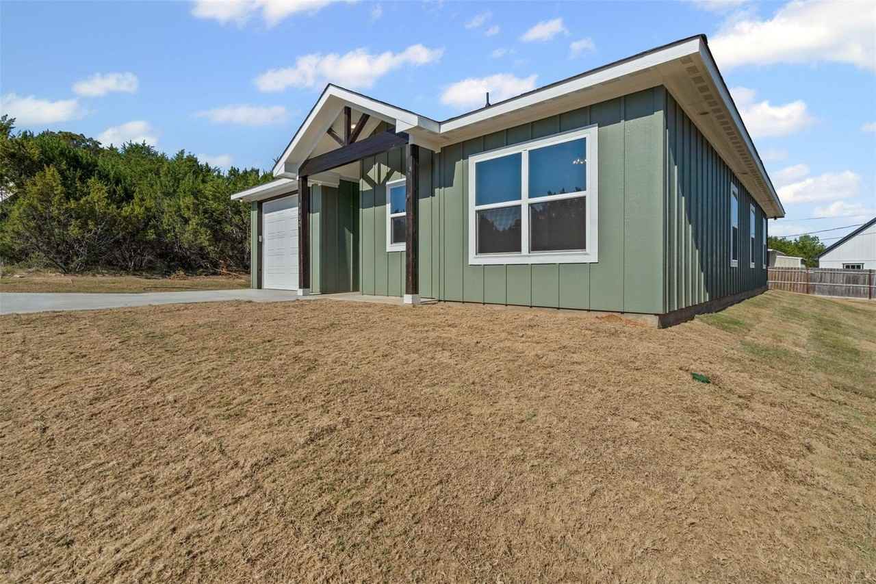 3402 Hilltop Rd - Photo 6 of 40