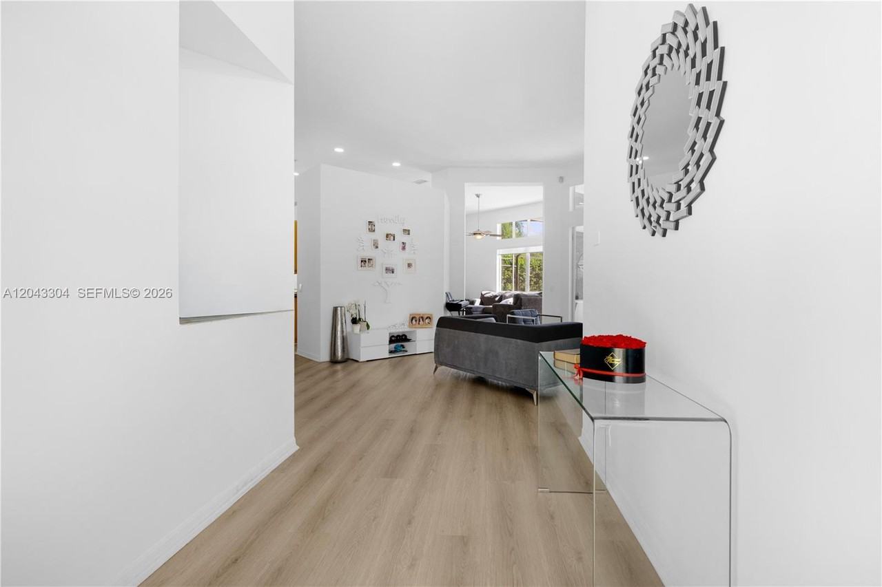 1102 Camellia Circle - Photo 2 of 19