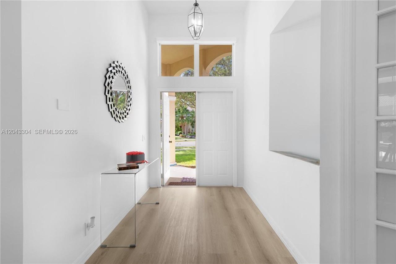 1102 Camellia Circle - Photo 3 of 19