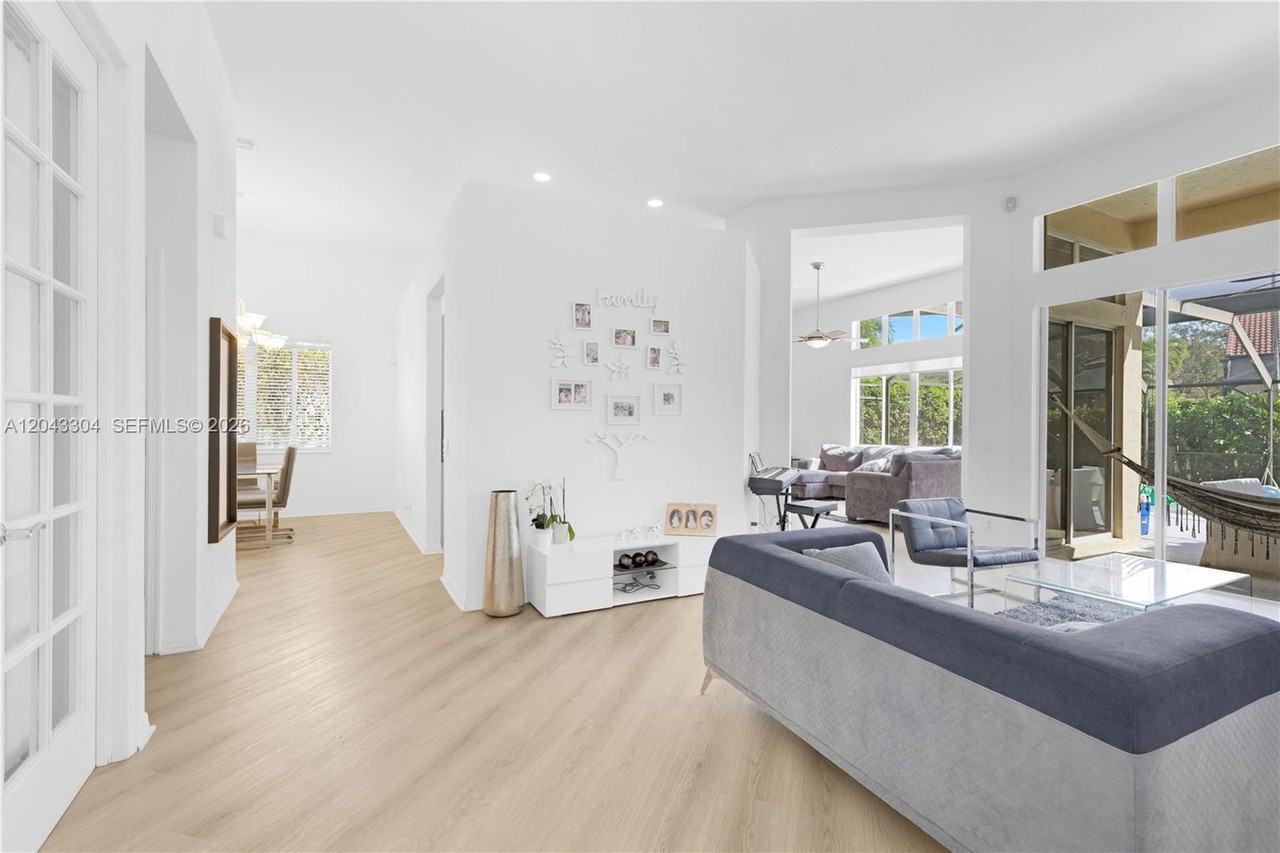 1102 Camellia Circle - Photo 4 of 19