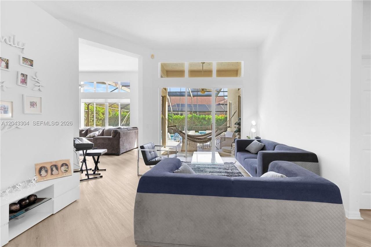 1102 Camellia Circle - Photo 5 of 19