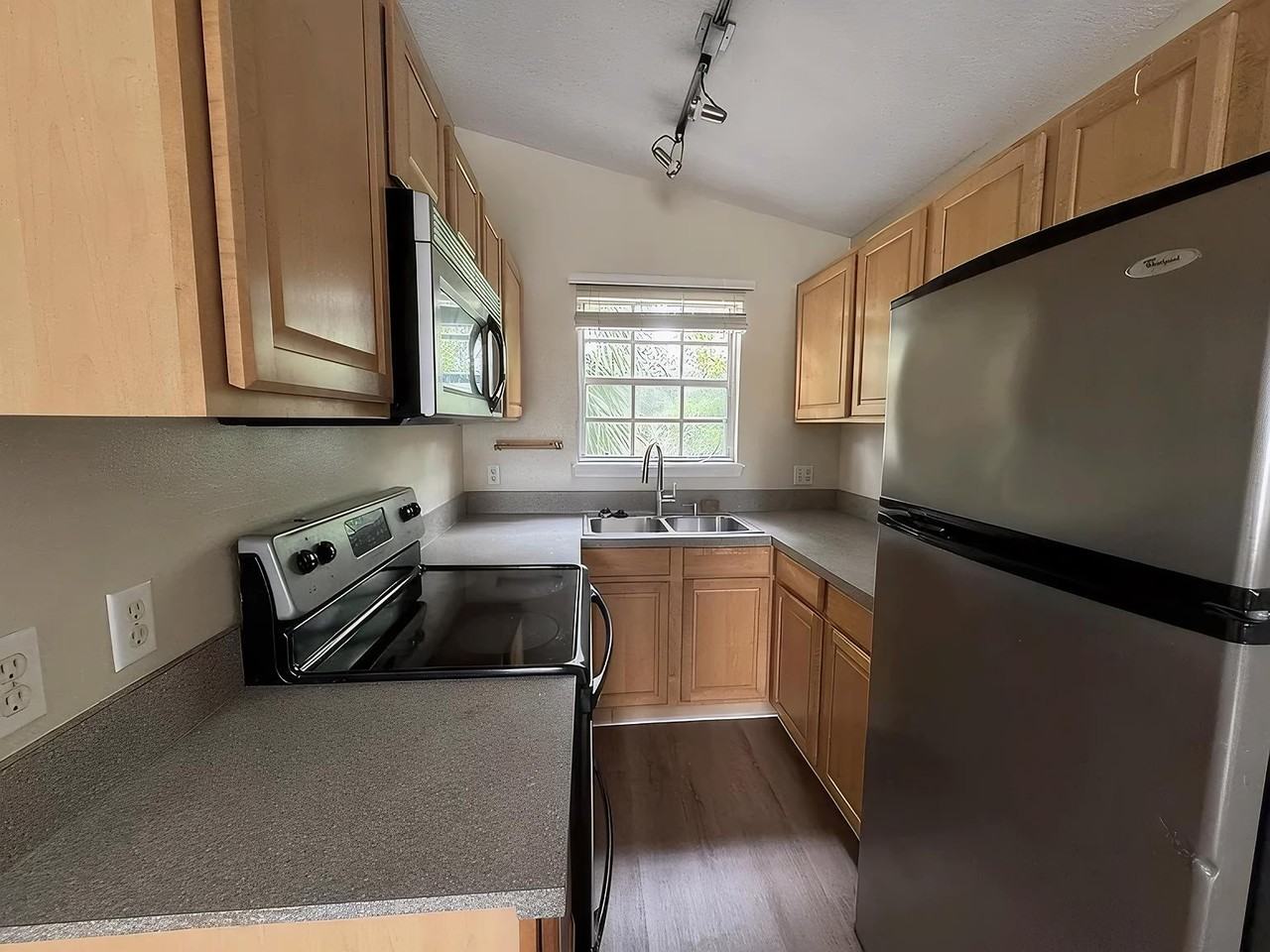 Hill Ave - Photo 2 of 3