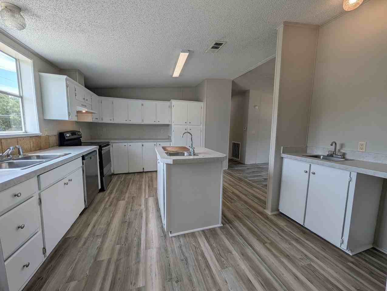 110 Ne 68th Ct - Photo 5 of 24