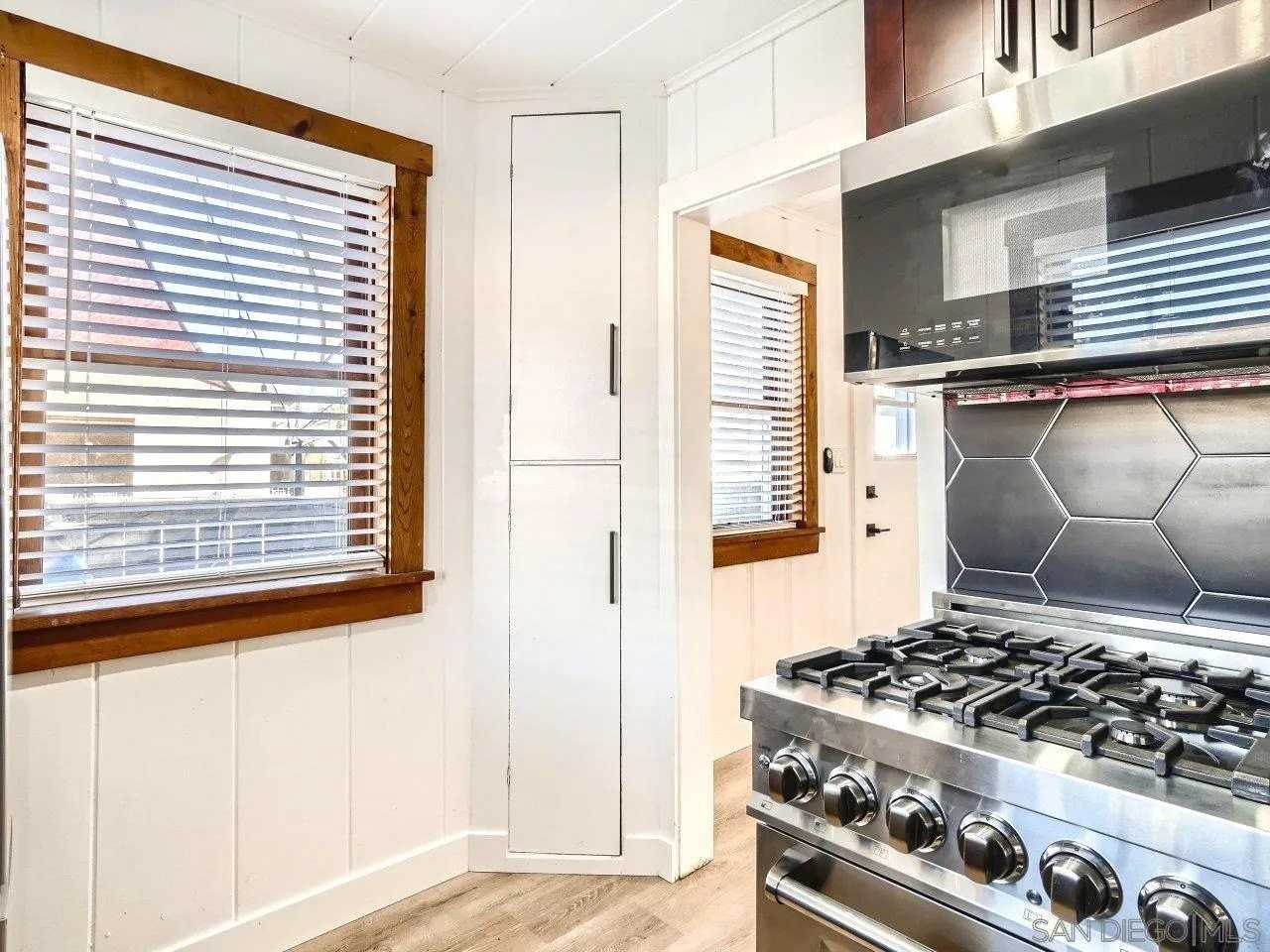 4655 Date Ave - Photo 7 of 10