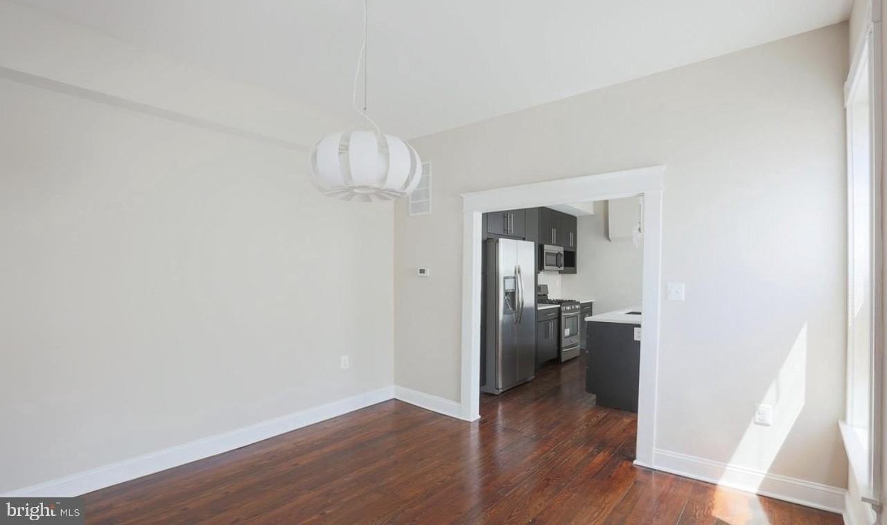 901 N Montford Ave - Photo 7 of 26