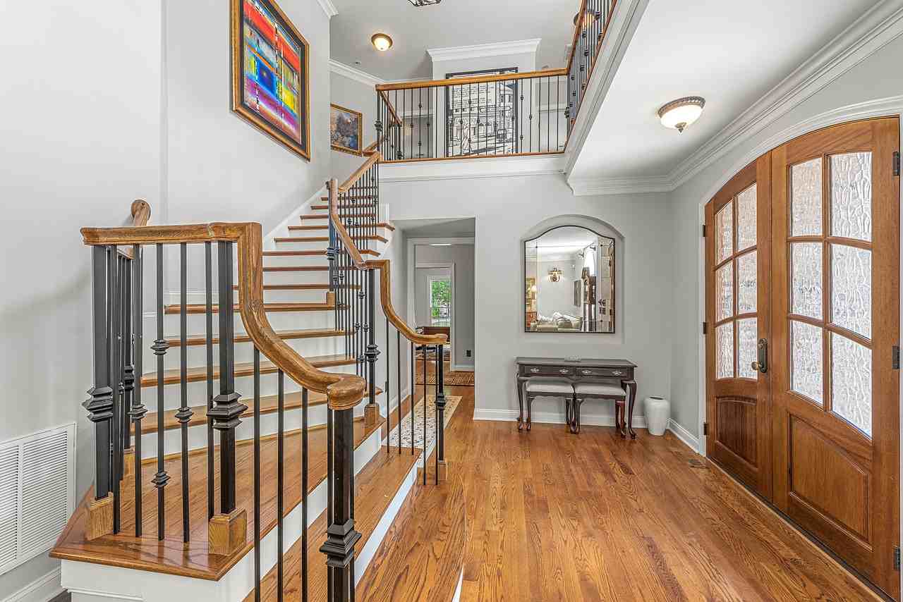 405 Pondview Ct #1 - Photo 2 of 33