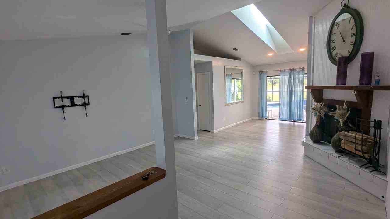 3810 24th Ave Ne #1 - Photo 4 of 26