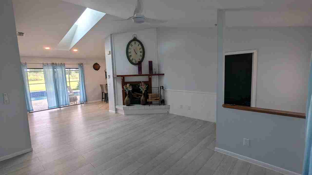 3810 24th Ave Ne #1 - Photo 5 of 26