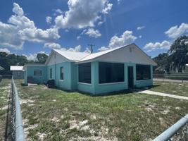 featured image of 2401 Everett St #1