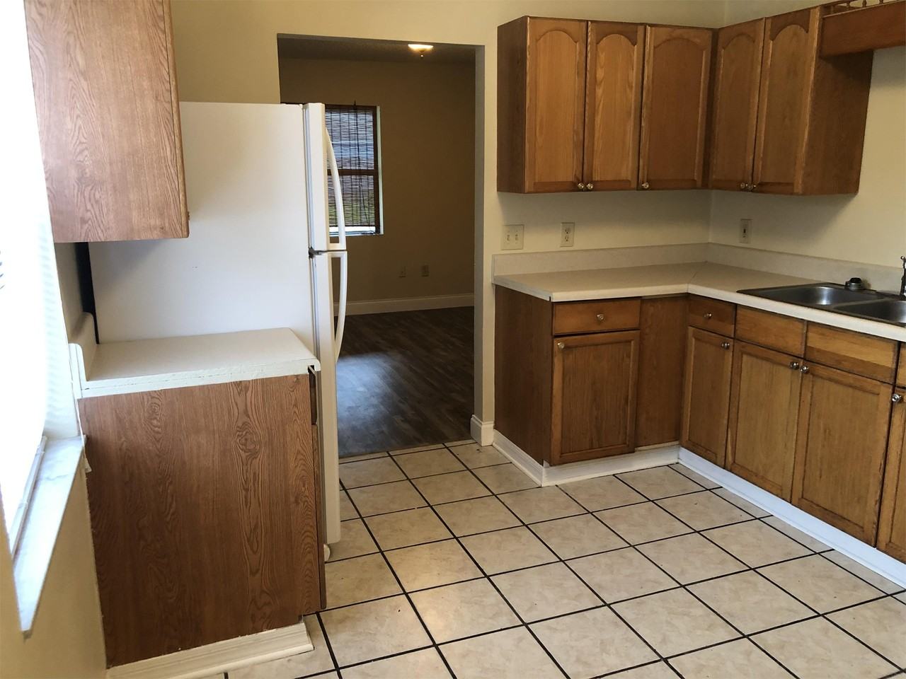 2401 Everett St #1 - Photo 4 of 12