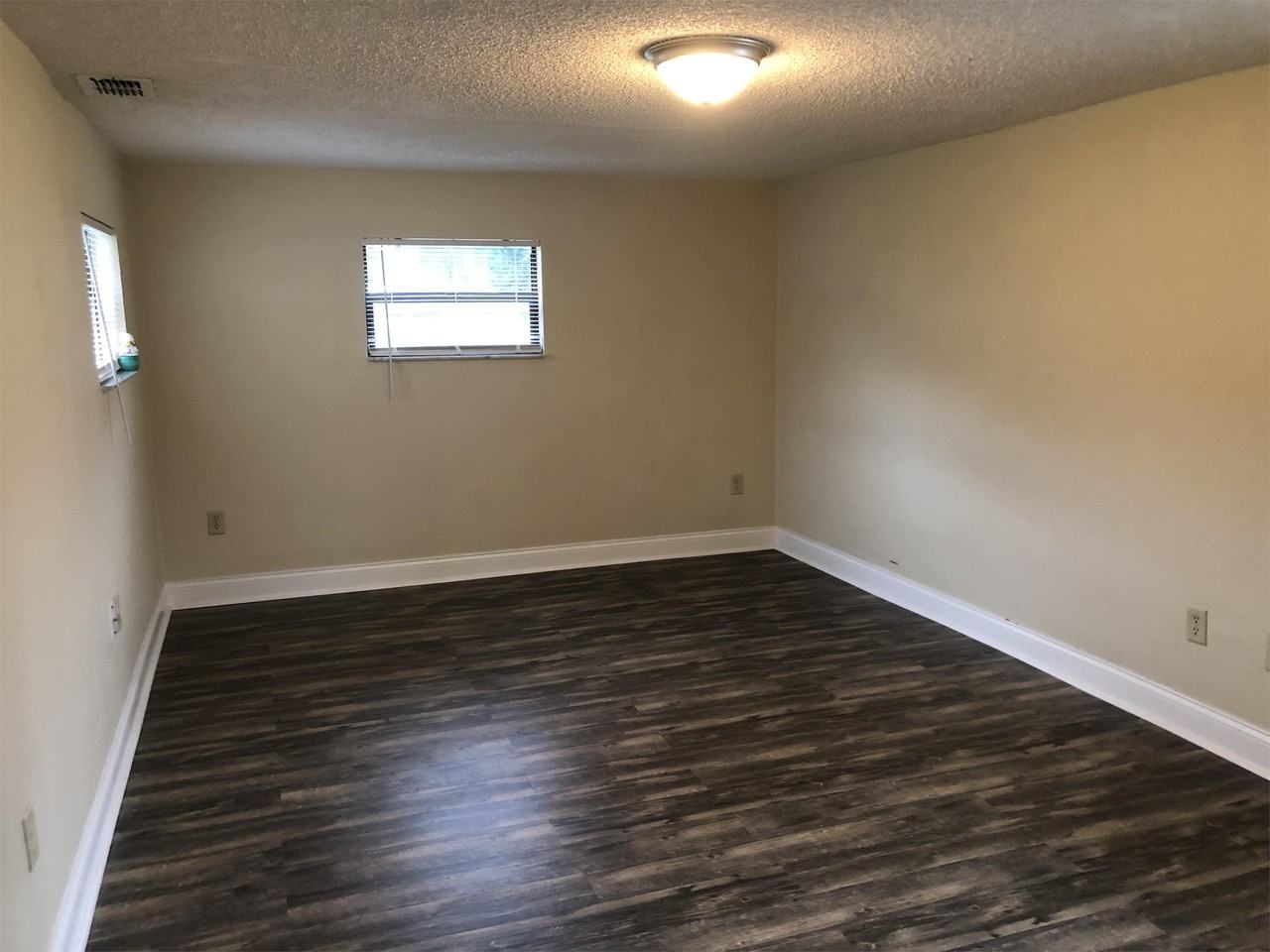 2401 Everett St #1 - Photo 6 of 12