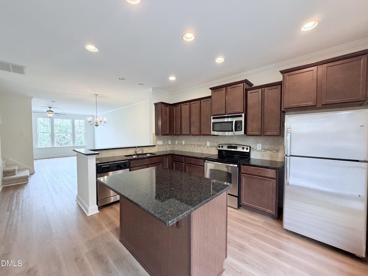 275 Michigan Ave - Photo 2 of 15
