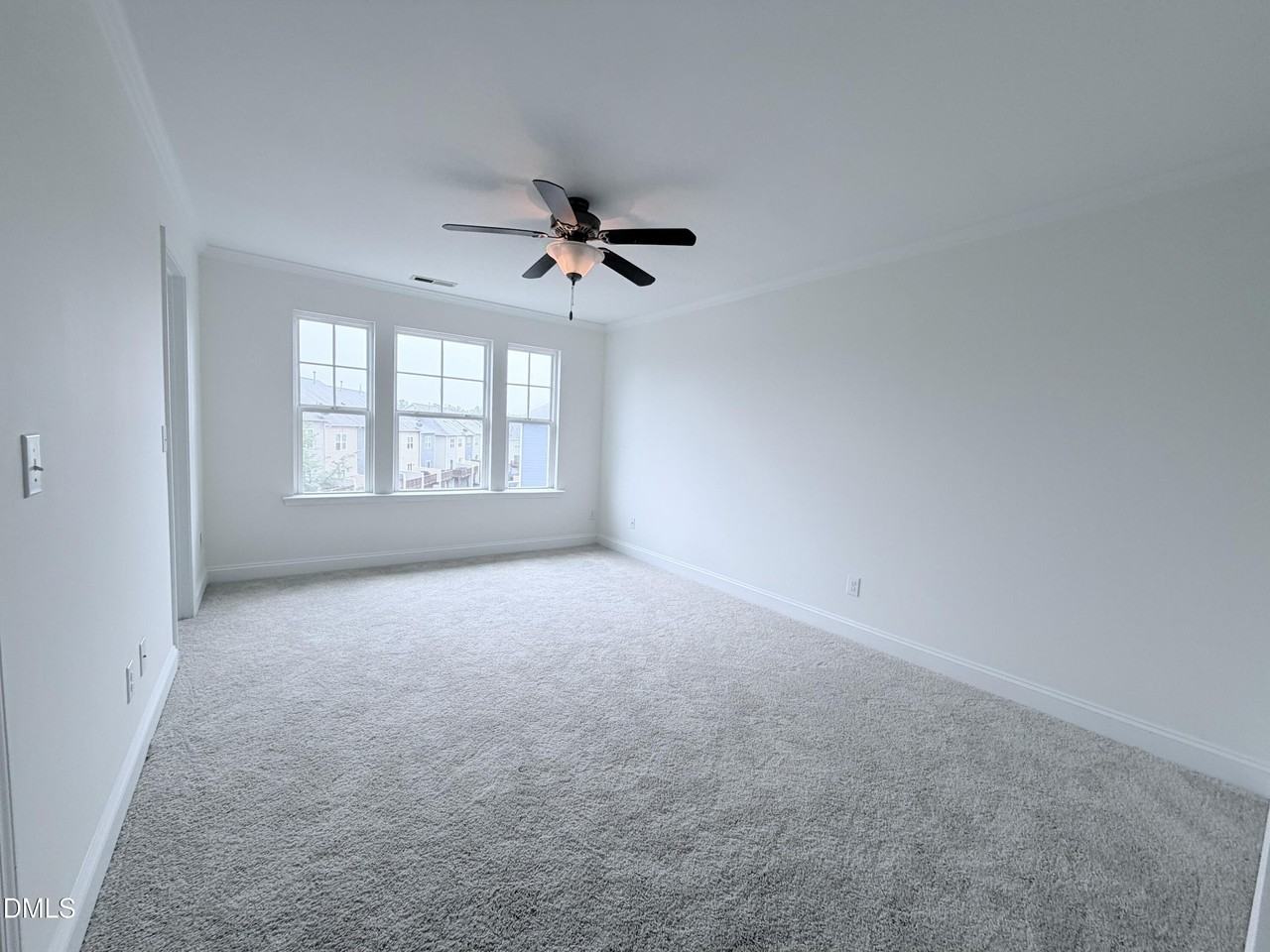 275 Michigan Ave - Photo 6 of 15