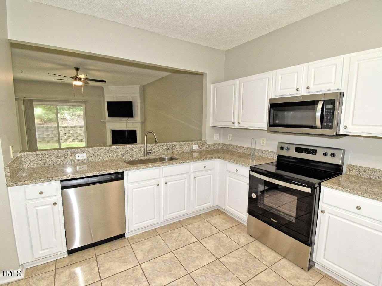 314 Canyon Lake Cir - Photo 5 of 28