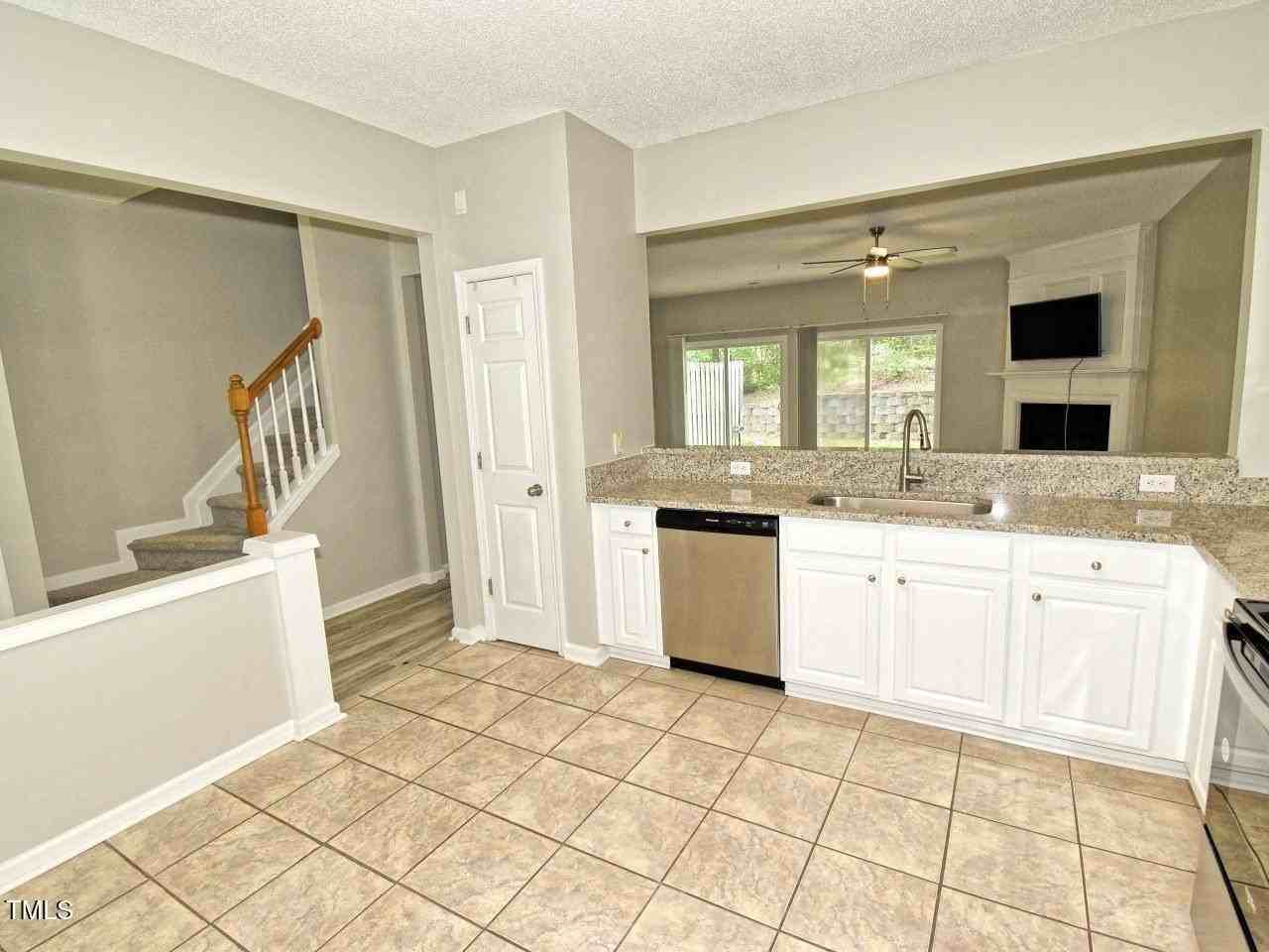 314 Canyon Lake Cir - Photo 6 of 28