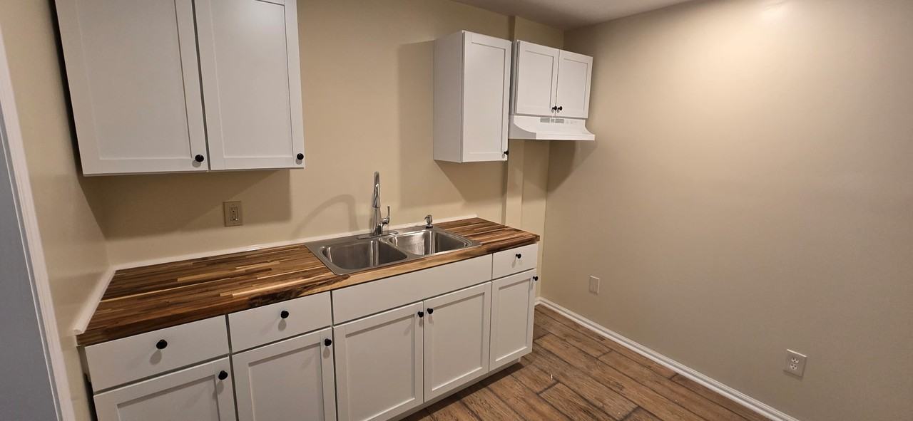 2902 Pine Ave #1B - Photo 3 of 26
