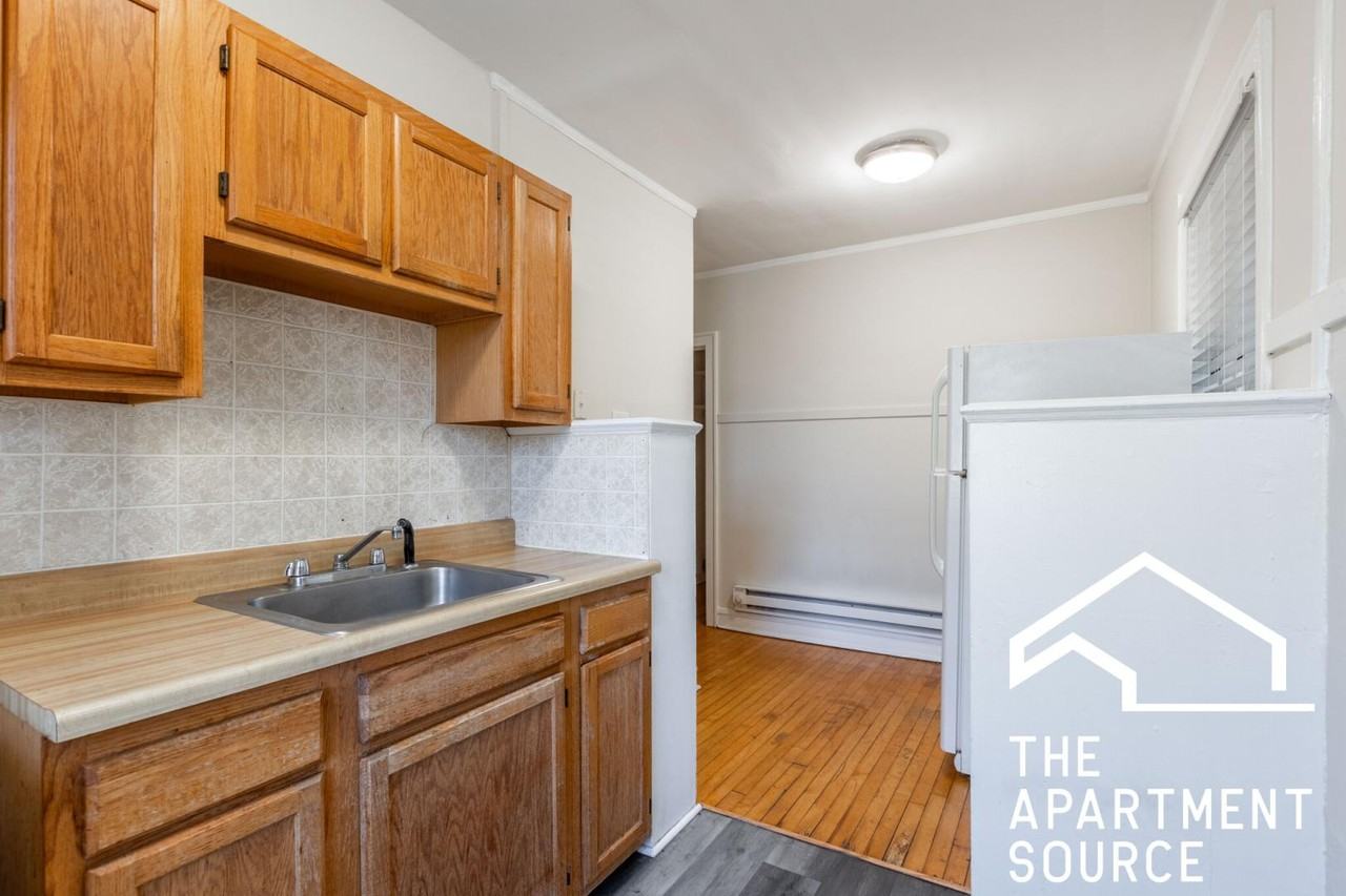 4220 N Clark St #1 - Photo 2 of 15