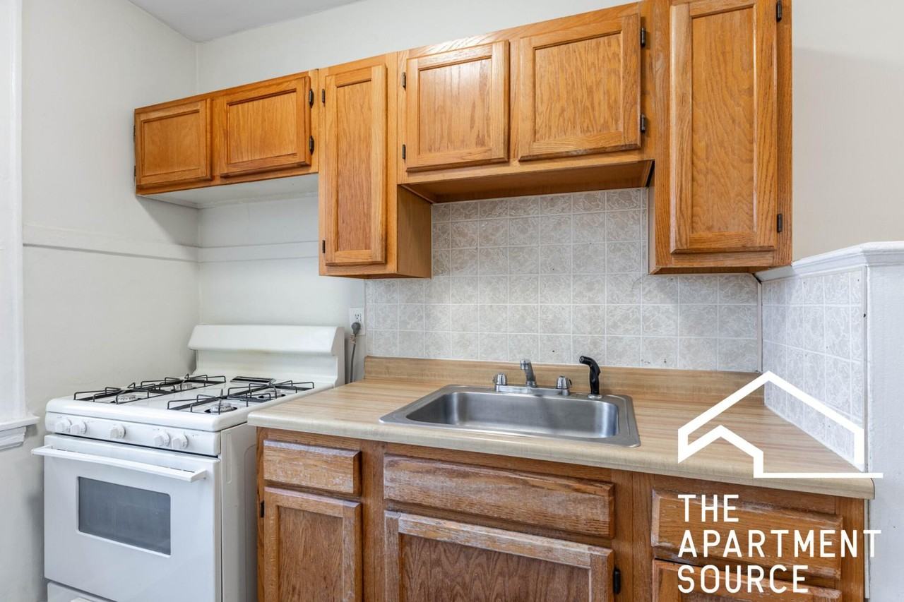 4220 N Clark St #1 - Photo 3 of 15
