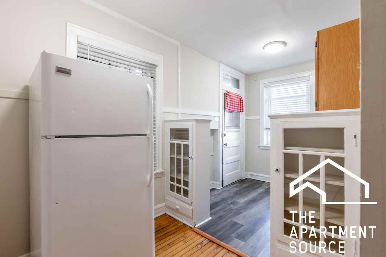 4220 N Clark St #1 - Photo 4 of 15