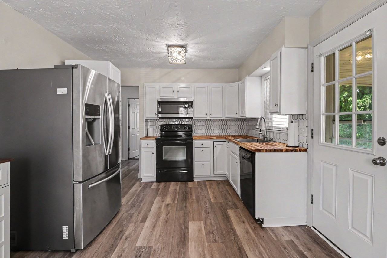 105 Maple Dr #1 - Photo 5 of 14