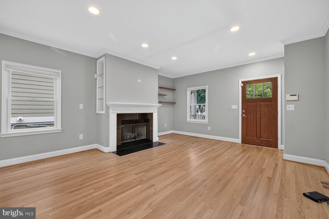 5038 Sherier Pl Nw - Photo 7 of 42