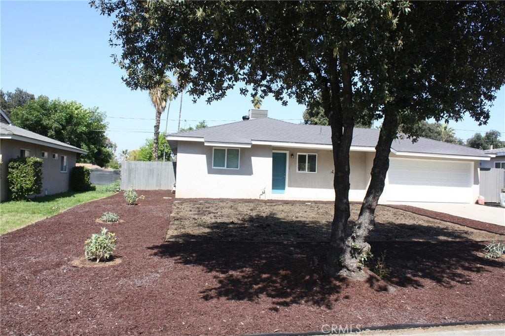 3035 Kathleen St - Photo 3 of 48