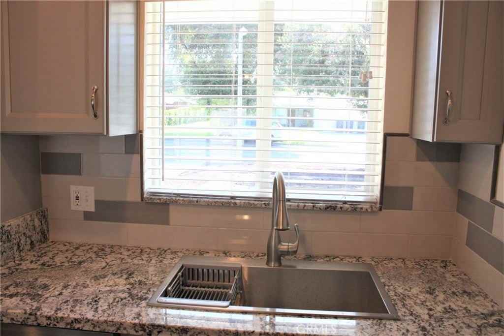 3035 Kathleen St - Photo 5 of 48