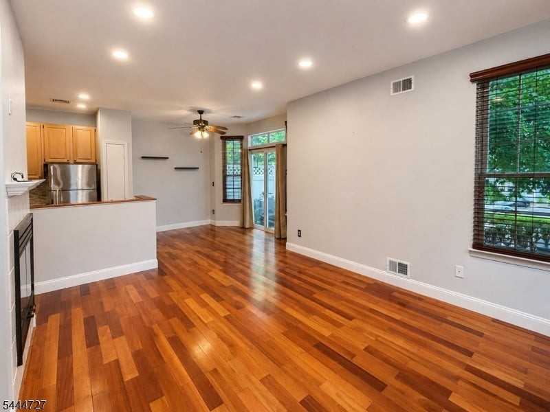 1 Quail Brook Ct - Photo 3 of 13