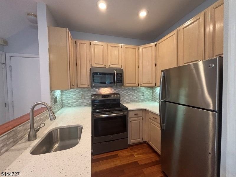 1 Quail Brook Ct - Photo 5 of 13