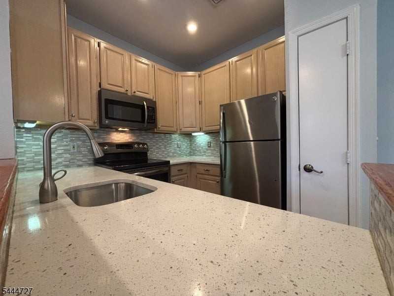 1 Quail Brook Ct - Photo 6 of 13